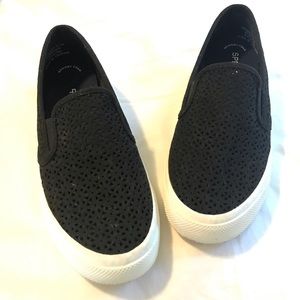 Women’s 8.5M Sperry Slip Ons